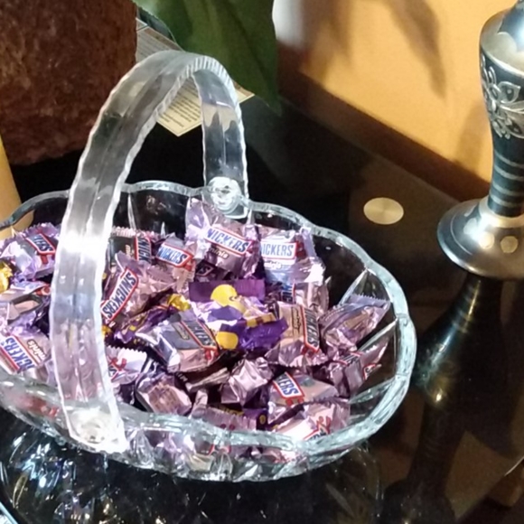 Vintage clear glass basket with lucite handle - Picture 7 of 7